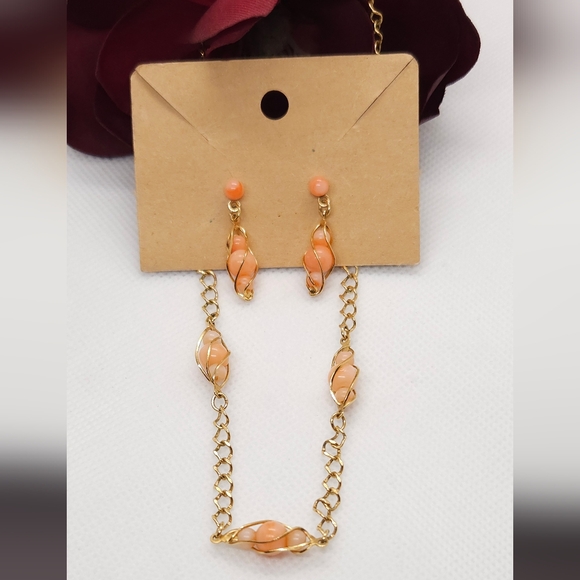 Vintage 1987 Avon Caged Coral Acrylic Beaded Gold Tone Necklace & Earrings Set - Picture 2 of 13
